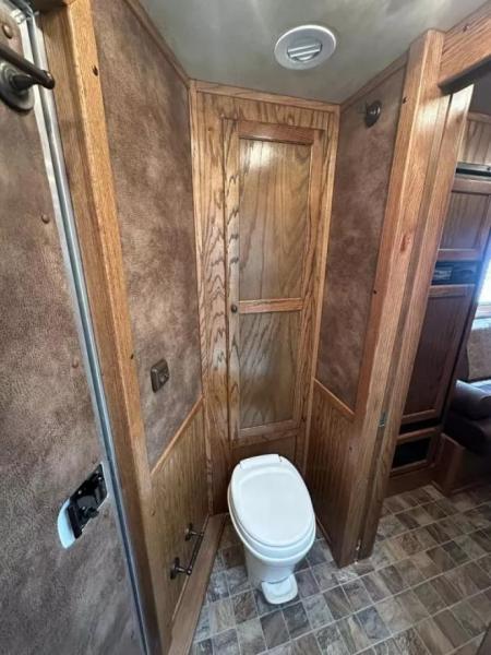 Used 2014 Cimarron Trailers 4 Horse 11' Living Quarter