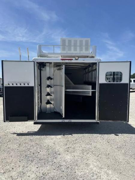 Used 2014 Cimarron Trailers 4 Horse 11' Living Quarter