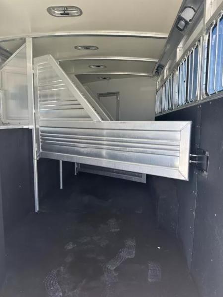Used 2014 Cimarron Trailers 4 Horse 11' Living Quarter