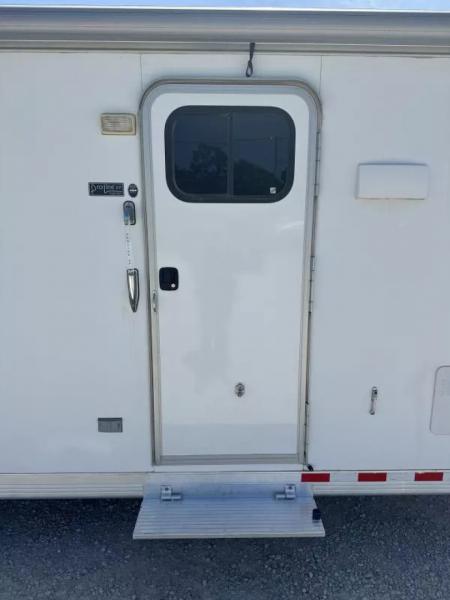 Used 2014 Cimarron Trailers 4 Horse 11' Living Quarter