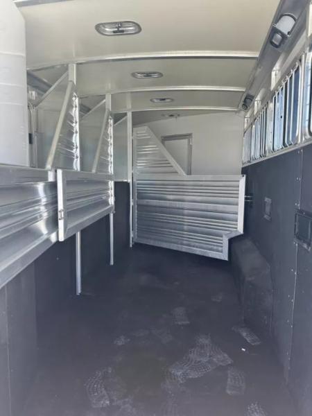 Used 2014 Cimarron Trailers 4 Horse 11' Living Quarter