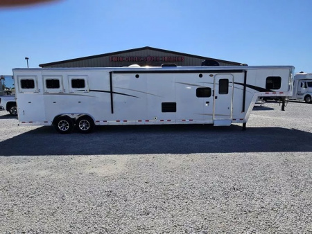 Used 2020 Bison Laredo 3 Horse 16' Living Quarter Horse Trailer