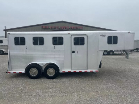 Used 1999 Sooner 3 Horse Slant Load Gooseneck