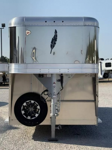 New 2025 Featherlite 6-Horse Slant Gooseneck