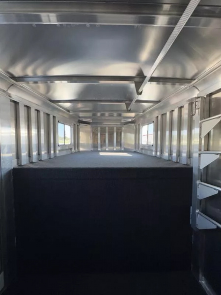 New 2025 Featherlite 6-Horse Slant Gooseneck