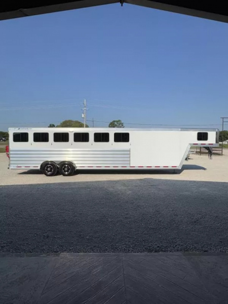 New 2025 Featherlite 6-Horse Slant Gooseneck