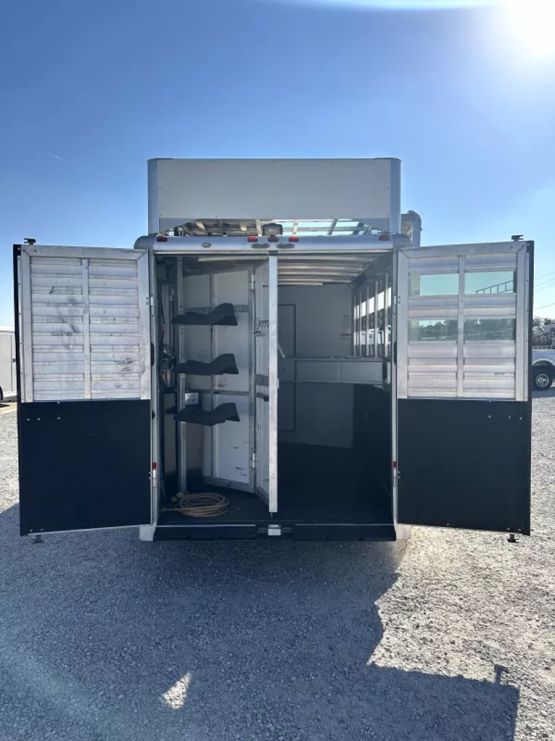 Used 2013 Sundowner 3 Horse Gooseneck Living Quarters