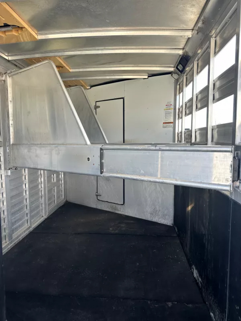 Used 2013 Sundowner 3 Horse Gooseneck Living Quarters