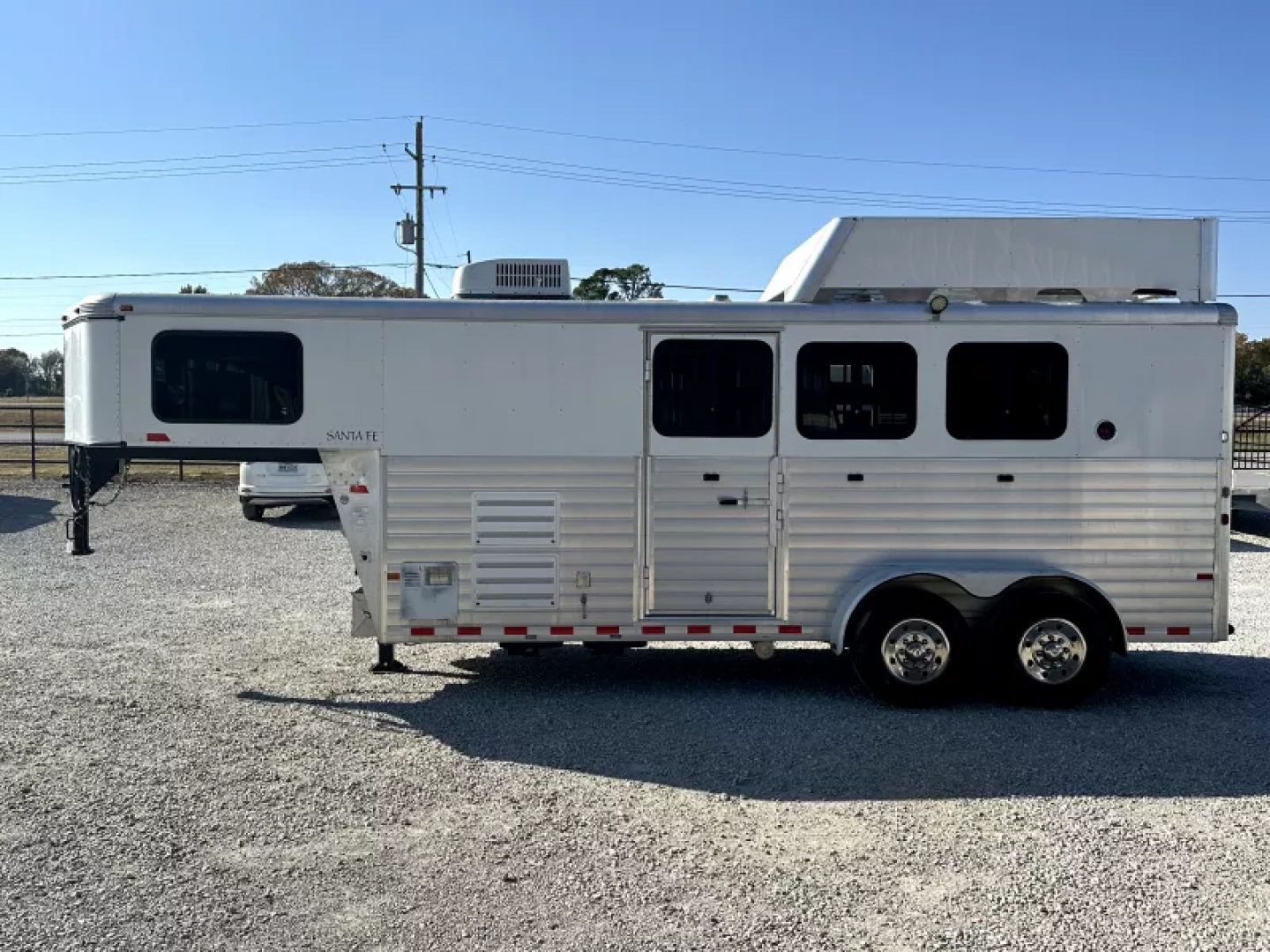 Used 2013 Sundowner 3 Horse Gooseneck Living Quarters
