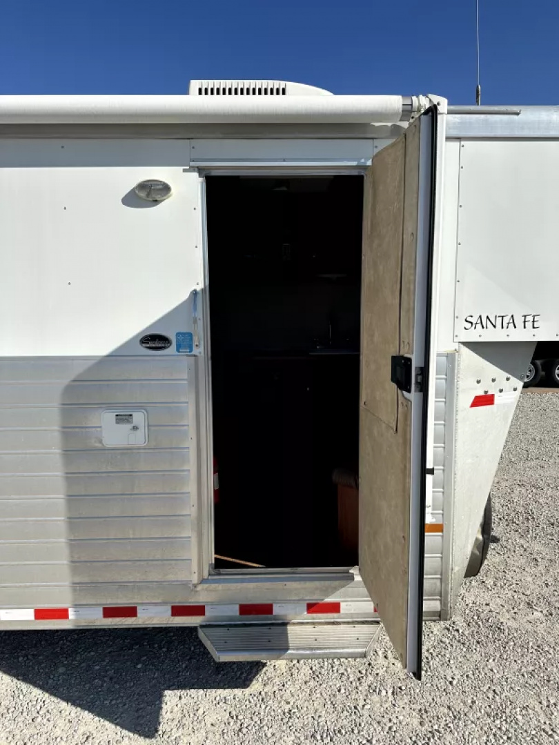 Used 2013 Sundowner 3 Horse Gooseneck Living Quarters
