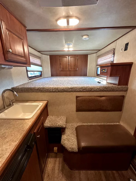 Used 2013 Sundowner 3 Horse Gooseneck Living Quarters