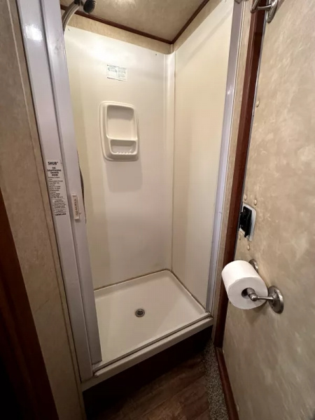 Used 2013 Sundowner 3 Horse Gooseneck Living Quarters