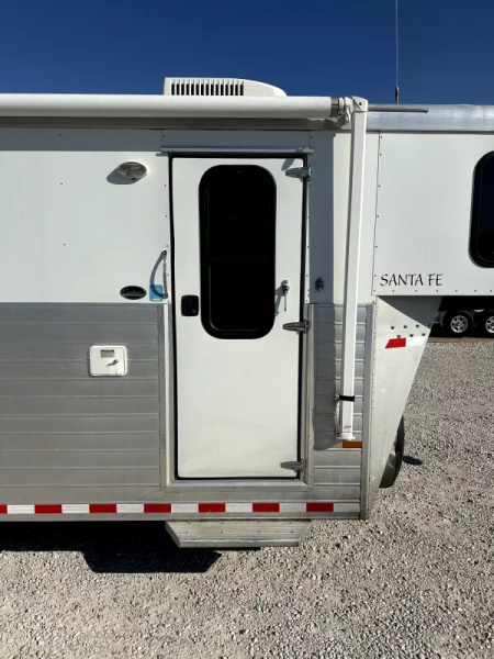 Used 2013 Sundowner 3 Horse Gooseneck Living Quarters