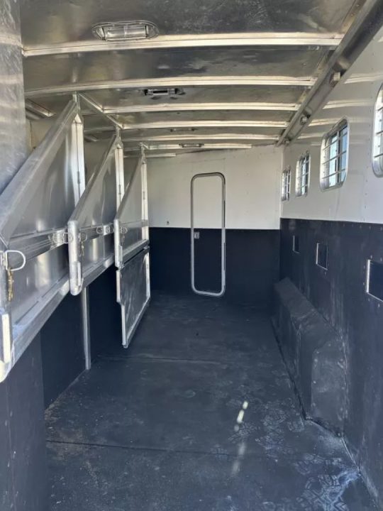 Used 2002 Exiss 4 Horse Gooseneck Living Quarter Horse Trailer