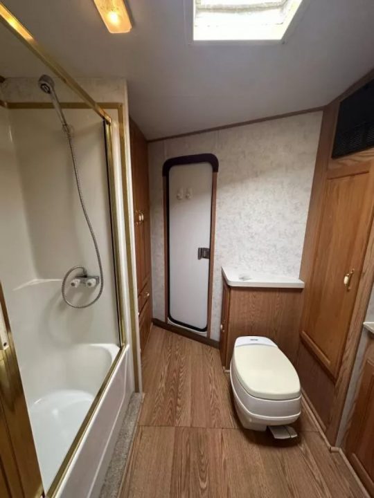 Used 2002 Exiss 4 Horse Gooseneck Living Quarter Horse Trailer