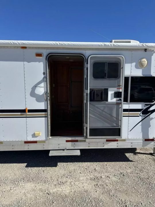Used 2002 Exiss 4 Horse Gooseneck Living Quarter Horse Trailer
