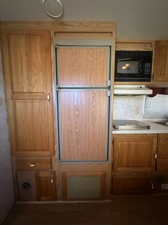 Used 2002 Exiss 4 Horse Gooseneck Living Quarter Horse Trailer