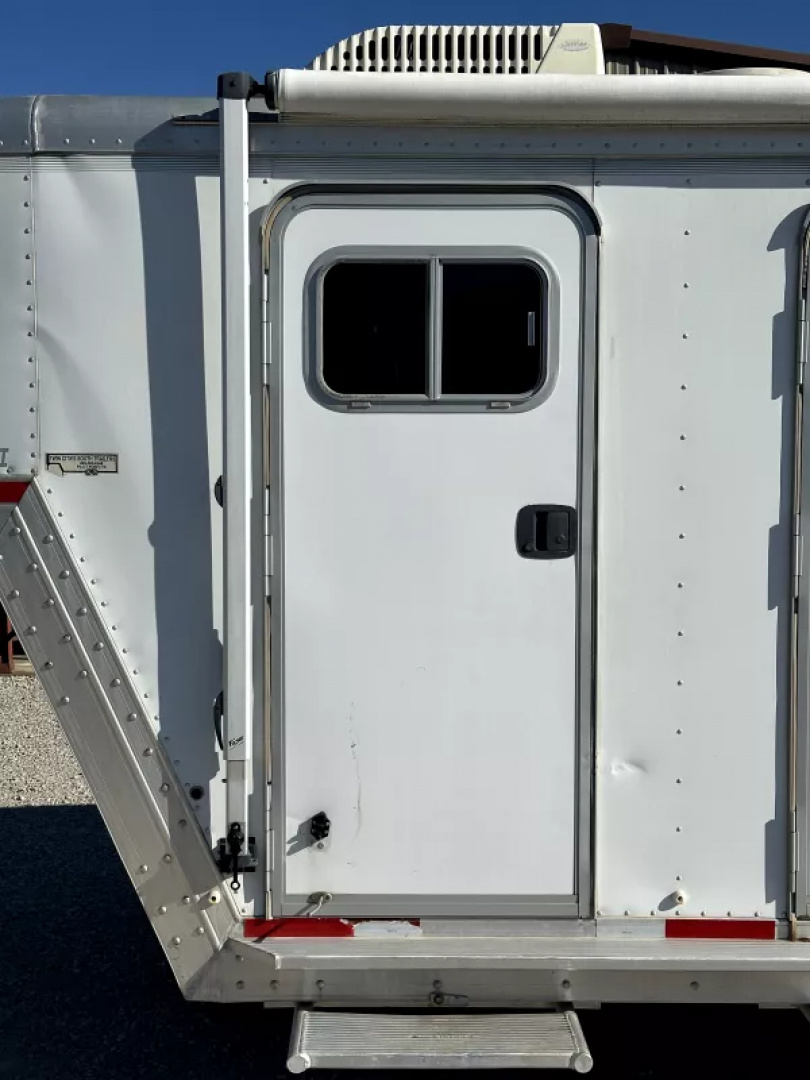 Used 1998 Exiss 3 Horse Living Quarters Weekender Horse Trailer