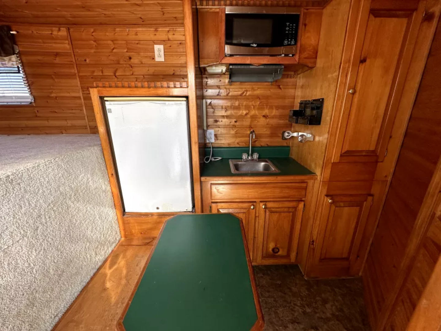 Used 1998 Exiss 3 Horse Living Quarters Weekender Horse Trailer