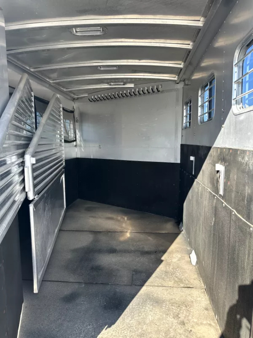 Used 1998 Exiss 3 Horse Living Quarters Weekender Horse Trailer