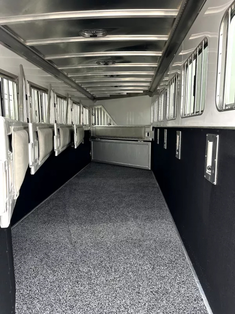 New 2026 Featherlite 6 Horse Gooseneck Horse Trailer