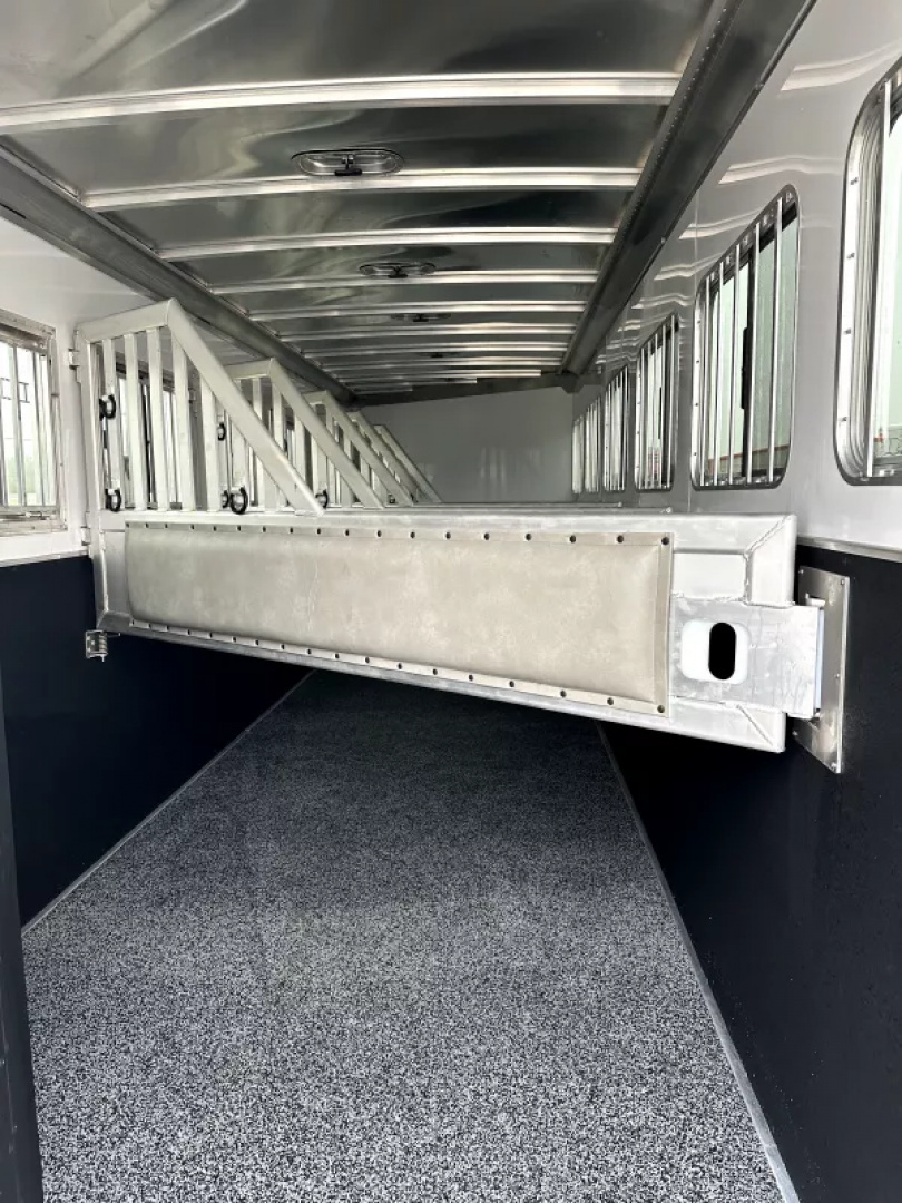 New 2026 Featherlite 6 Horse Gooseneck Horse Trailer