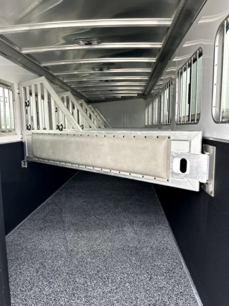 New 2026 Featherlite 6 Horse Gooseneck Horse Trailer