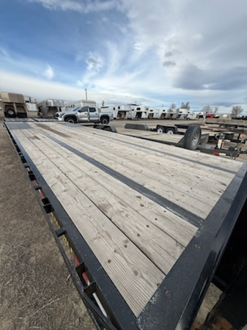 Used 2020 Big Tex 22GN 25+5 Flatbed Trailer