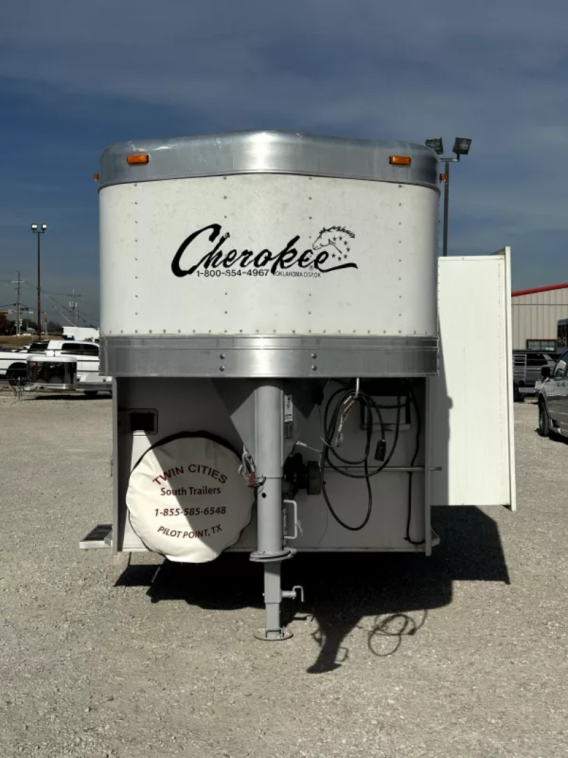 Used 2005 Cherokee 4 Horse Gooseneck Living Quarters Horse Trailer