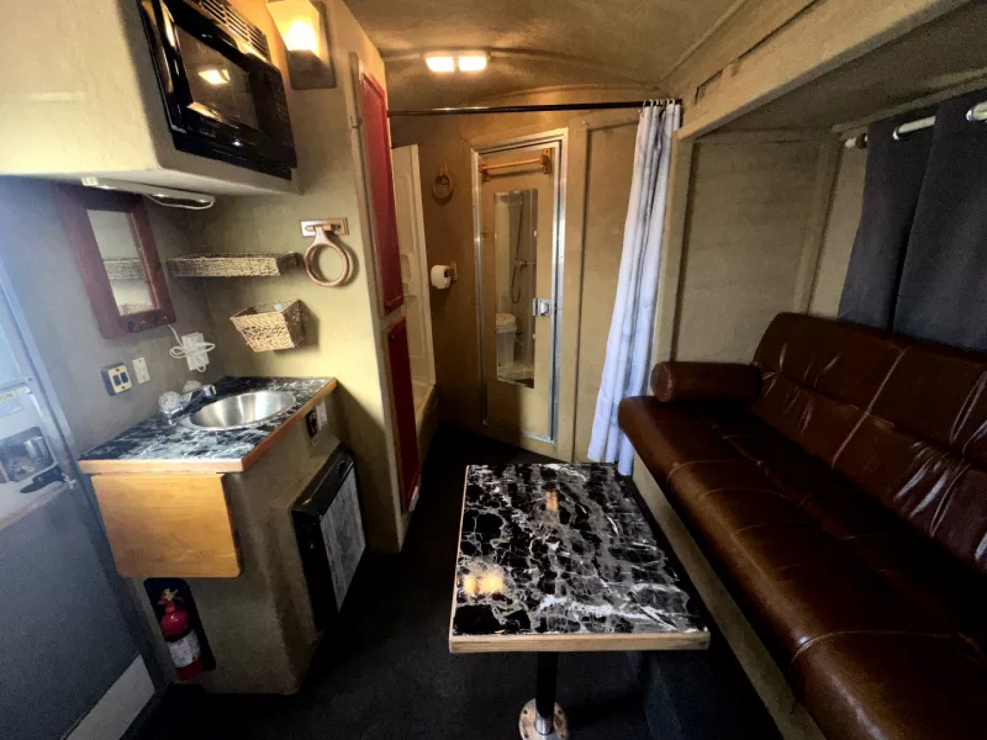 Used 2005 Cherokee 4 Horse Gooseneck Living Quarters Horse Trailer