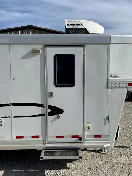 Used 2005 Cherokee 4 Horse Gooseneck Living Quarters Horse Trailer
