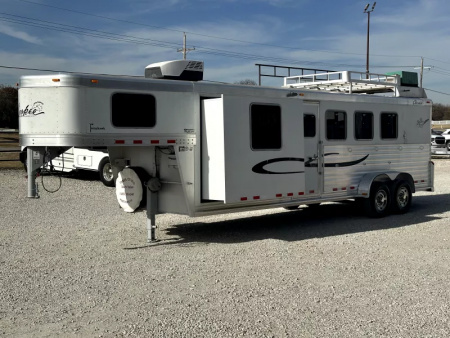 Used 2005 Cherokee 4 Horse Gooseneck Living Quarters Horse Trailer