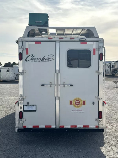 Used 2005 Cherokee 4 Horse Gooseneck Living Quarters Horse Trailer