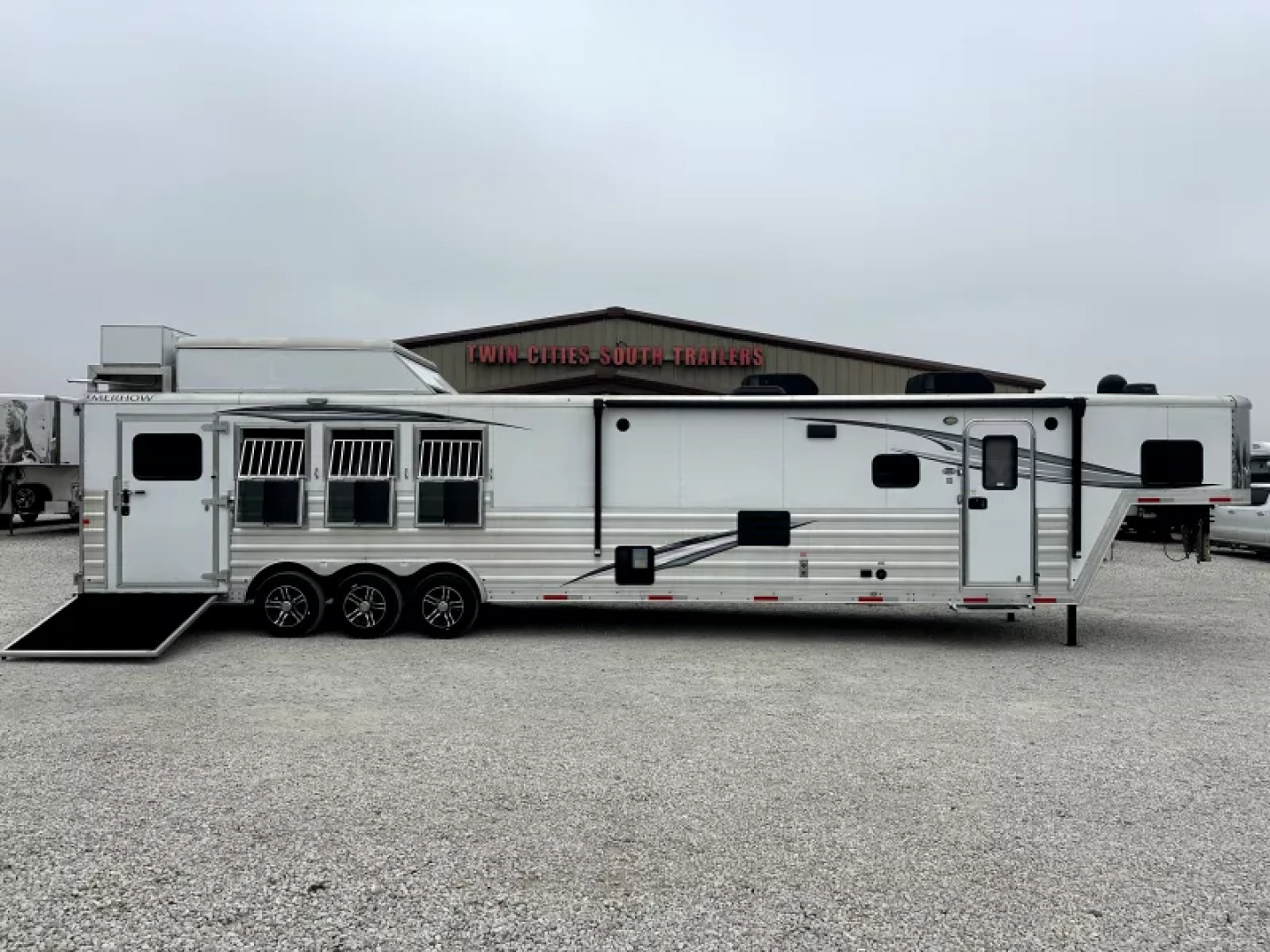 Used 2023 Merhow 4 Horse Living Quarters Gooseneck