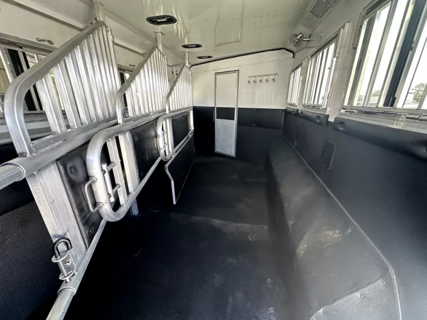 Used 2023 Merhow 4 Horse Living Quarters Gooseneck