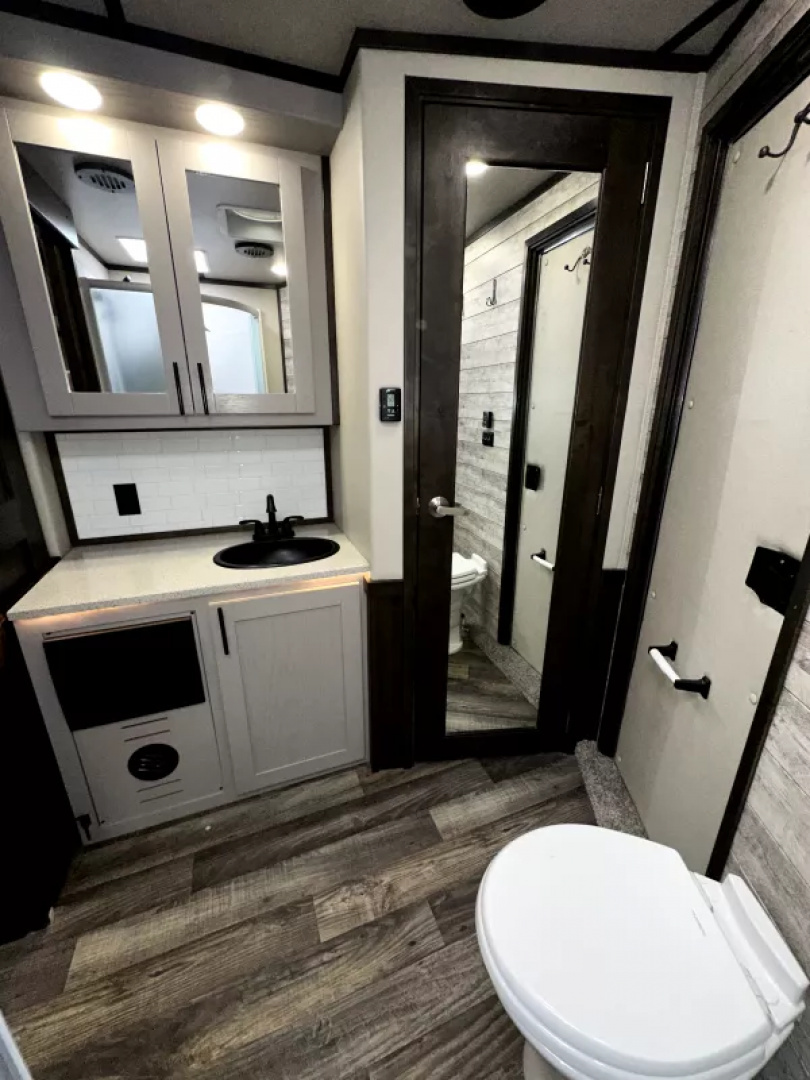 Used 2023 Merhow 4 Horse Living Quarters Gooseneck