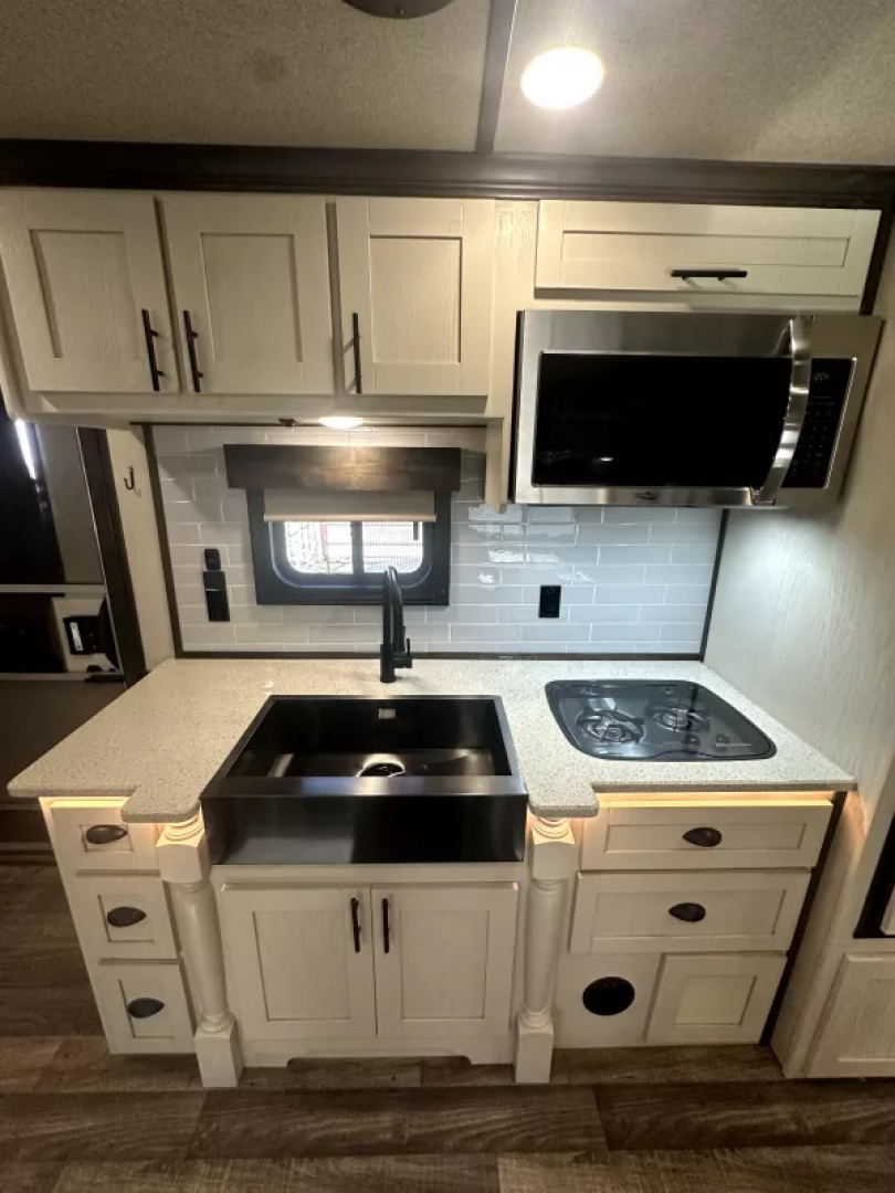 Used 2023 Merhow 4 Horse Living Quarters Gooseneck