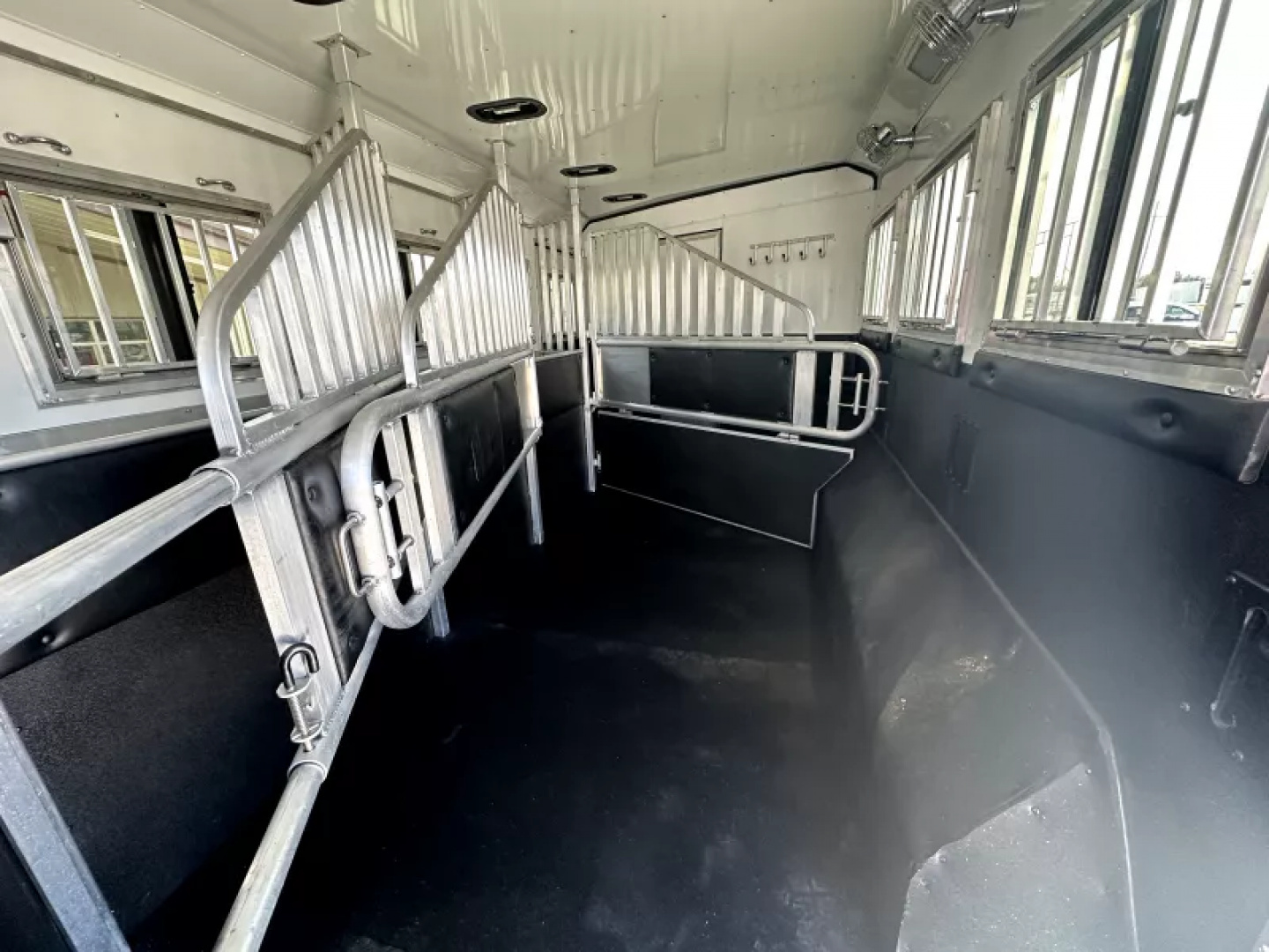 Used 2023 Merhow 4 Horse Living Quarters Gooseneck