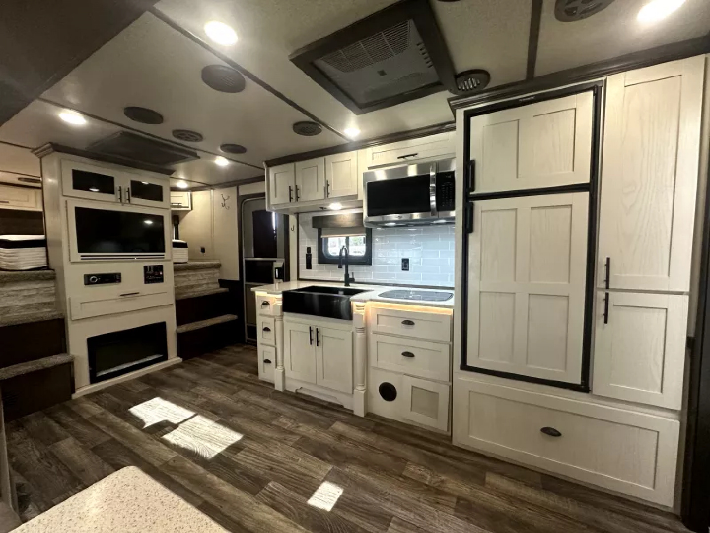 Used 2023 Merhow 4 Horse Living Quarters Gooseneck