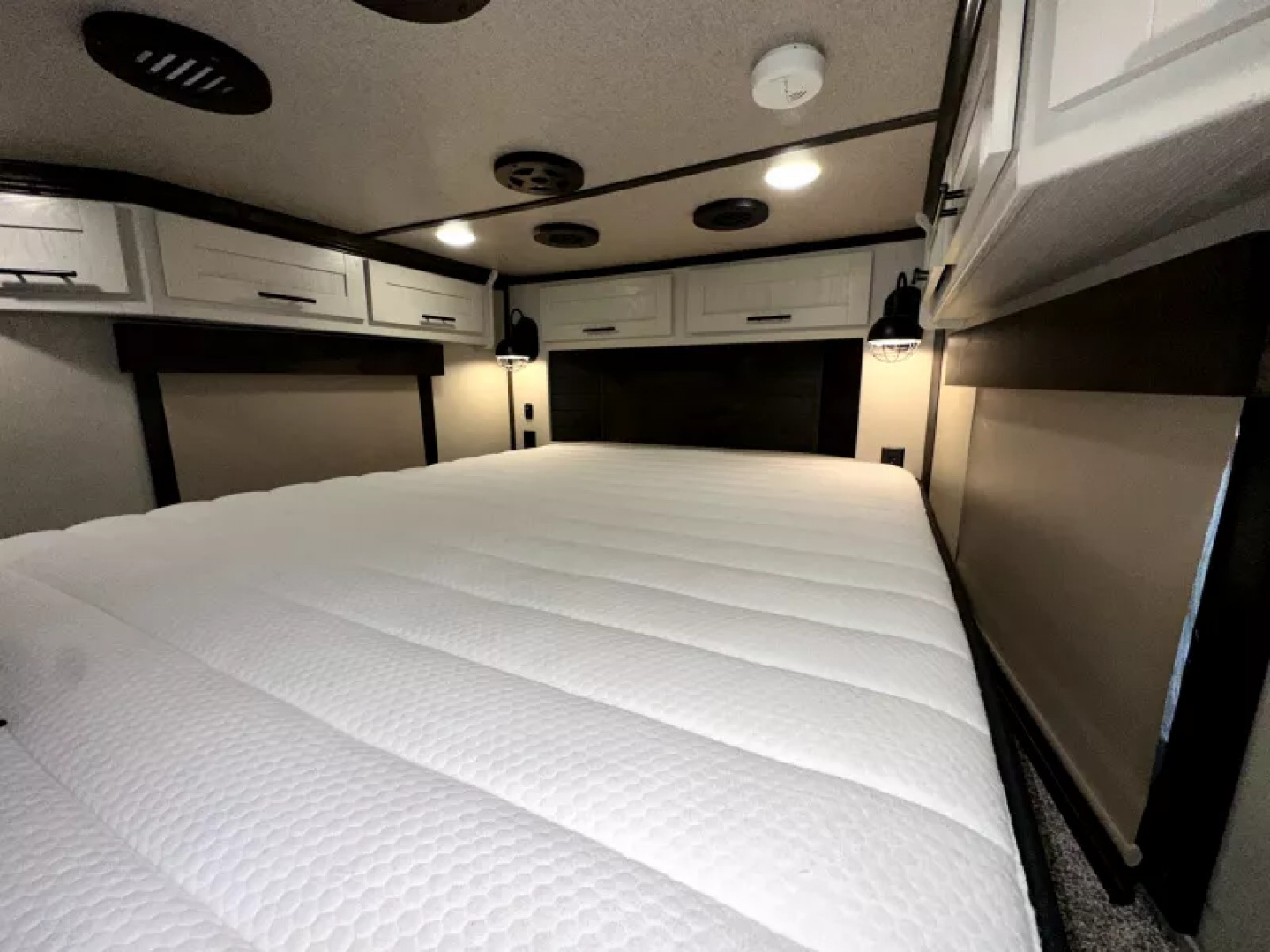 Used 2023 Merhow 4 Horse Living Quarters Gooseneck