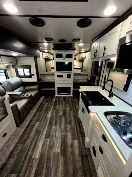 Used 2023 Merhow 4 Horse Living Quarters Gooseneck