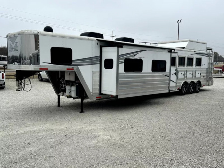 Used 2023 Merhow 4 Horse Living Quarters Gooseneck