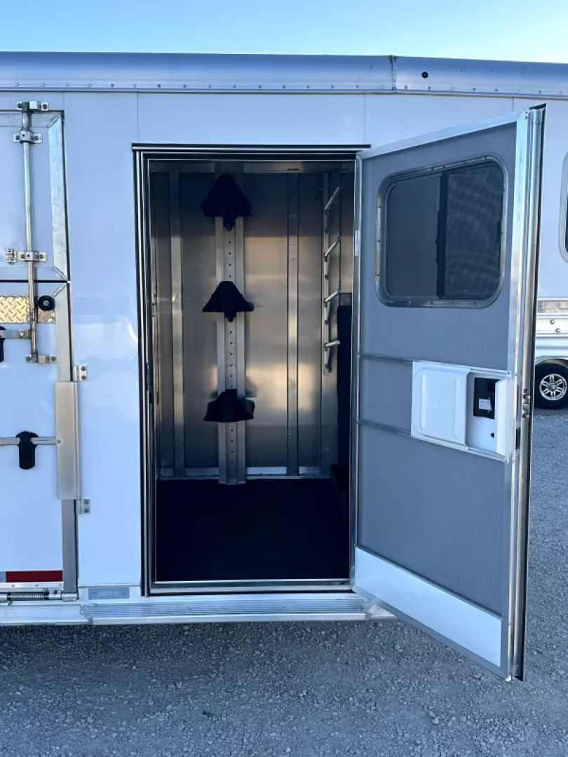 New 2026 Featherlite 2+1 Gooseneck