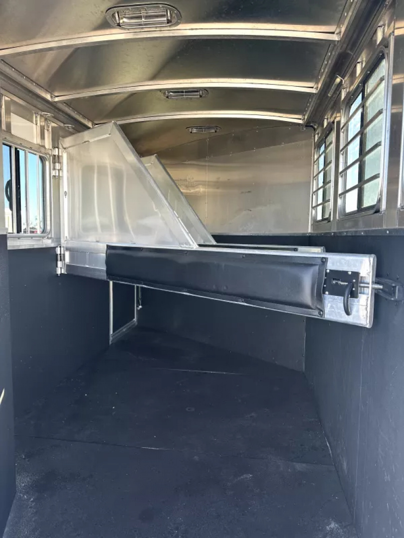 Used 2016 Cherokee 3 Horse Gooseneck