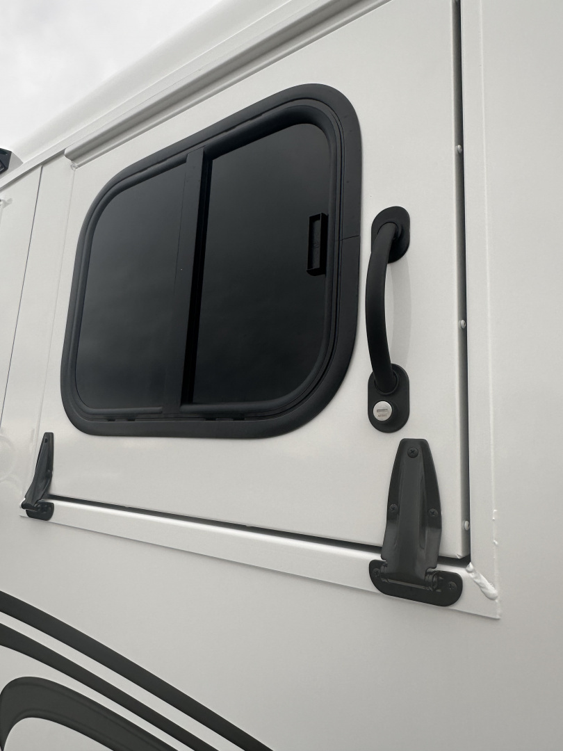 New 2026 Trails West 3H BP ADV MXII Horse Trailer