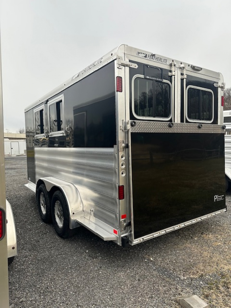 New 2026 Featherlite Trailers 2 HORSE SLANT LOAD 9400