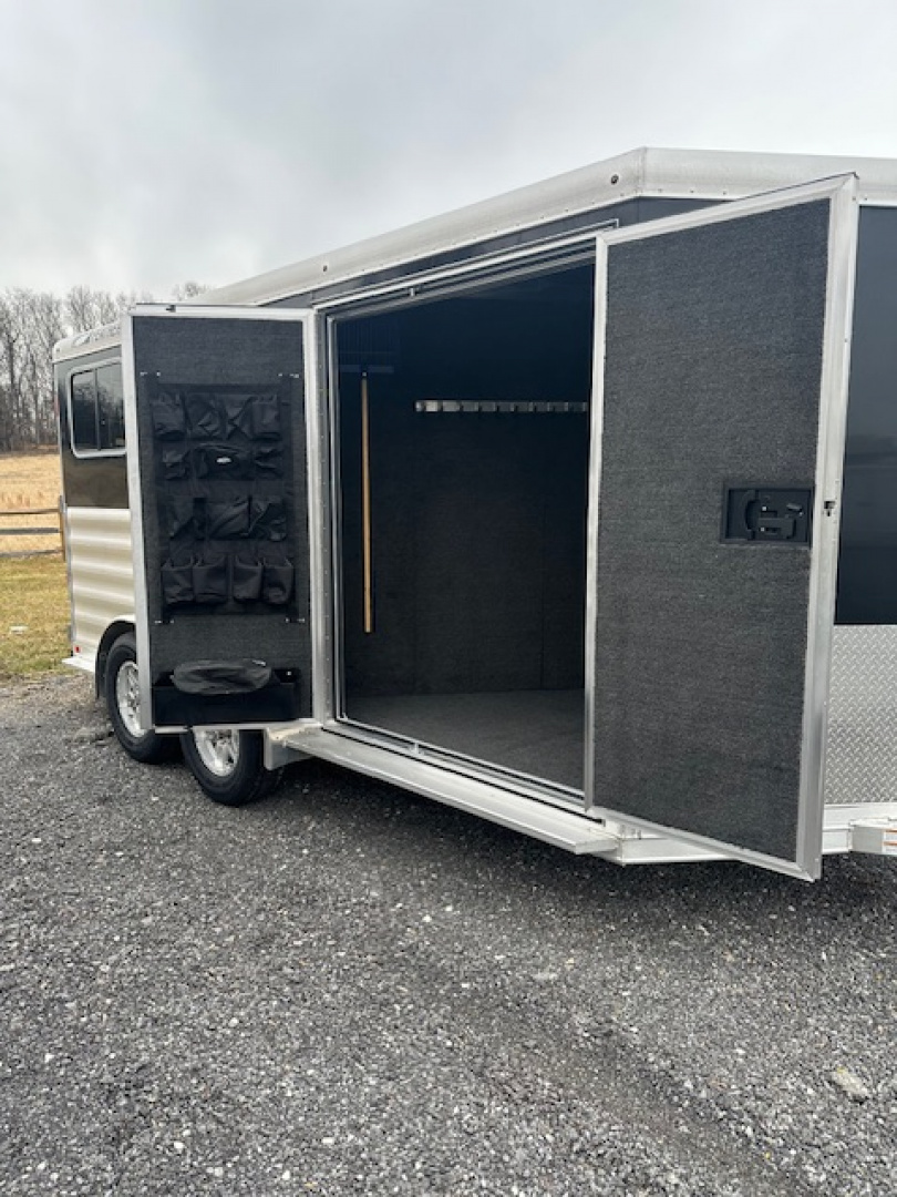 New 2026 Featherlite Trailers 2 HORSE SLANT LOAD 9400