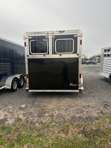 New 2026 Featherlite Trailers 2 HORSE SLANT LOAD 9400