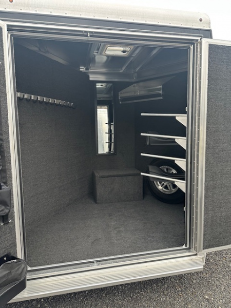 New 2026 Featherlite Trailers 2 HORSE SLANT LOAD 9400