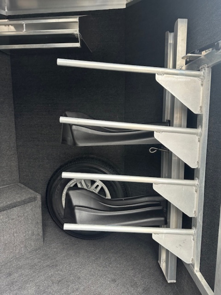 New 2026 Featherlite Trailers 2 HORSE SLANT LOAD 9400